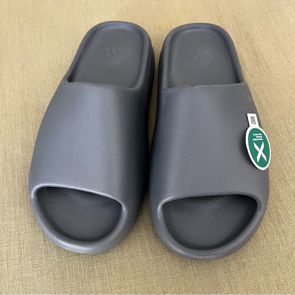 Yeezy Slides NIB